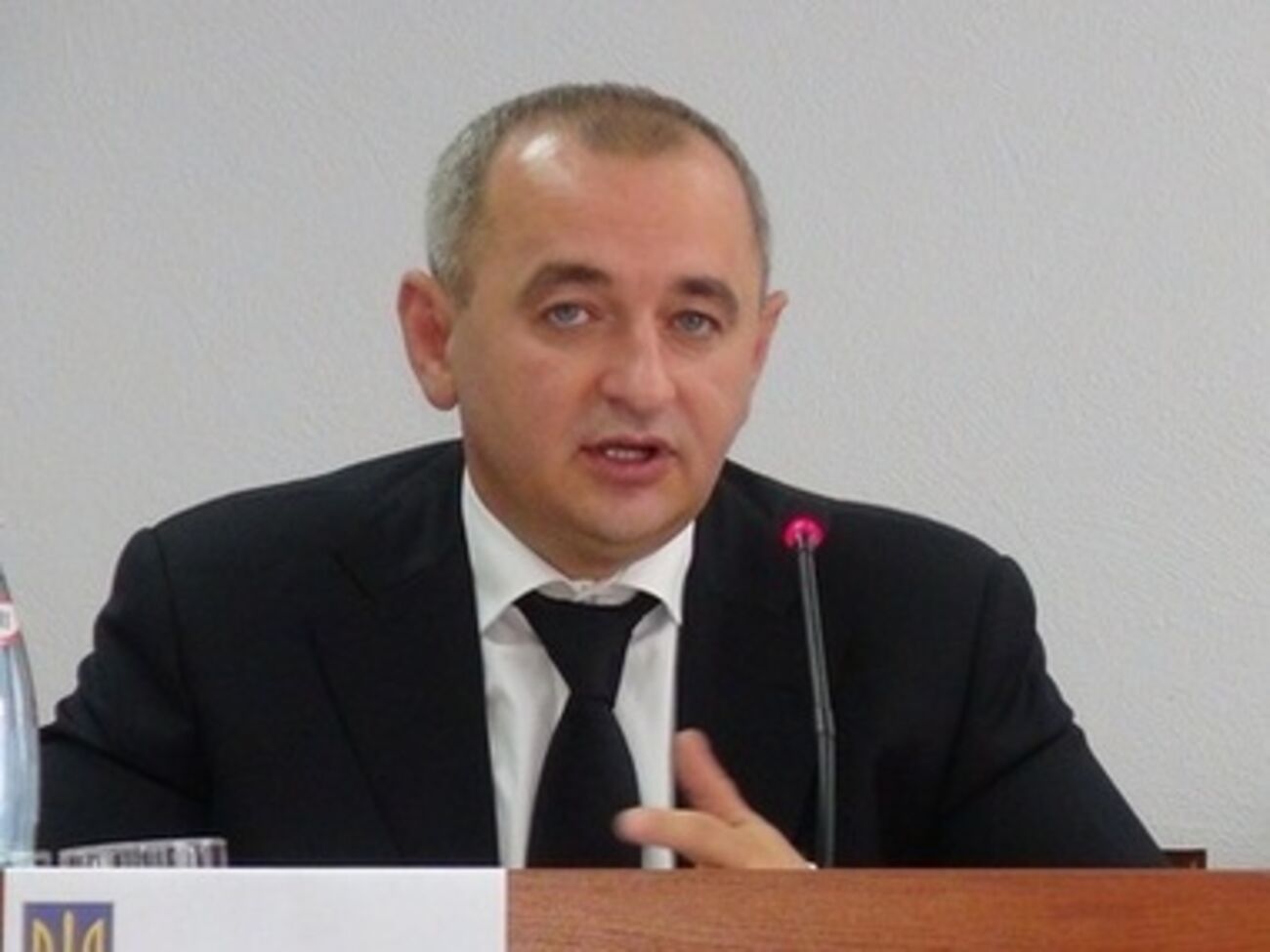 Матиос заявил, что использование мобильных устройств нарушает предписания, которые дают военнослужащим