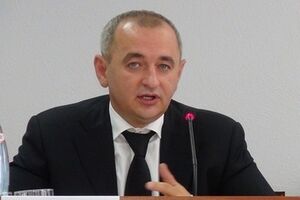 Матиос заявил, что использование мобильных устройств нарушает предписания, которые дают военнослужащим