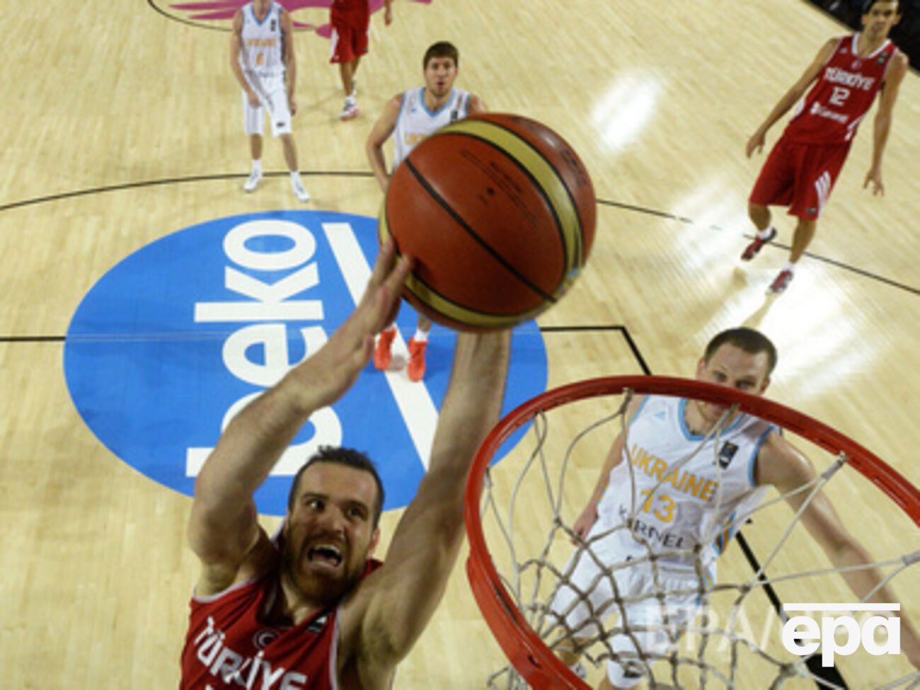 Украина лидирует в группе