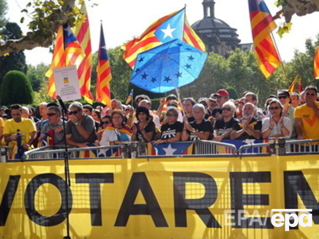 Каталонцы будут решать судьбу автономии в ноябре