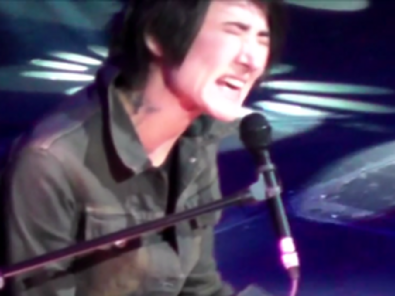 В Москве Земфира спела на украинском "Відпусти". Видео