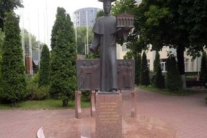 Памятник "Кивалову" до его разрушения