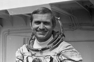 Летчик-космонавт Анатолий Березовой