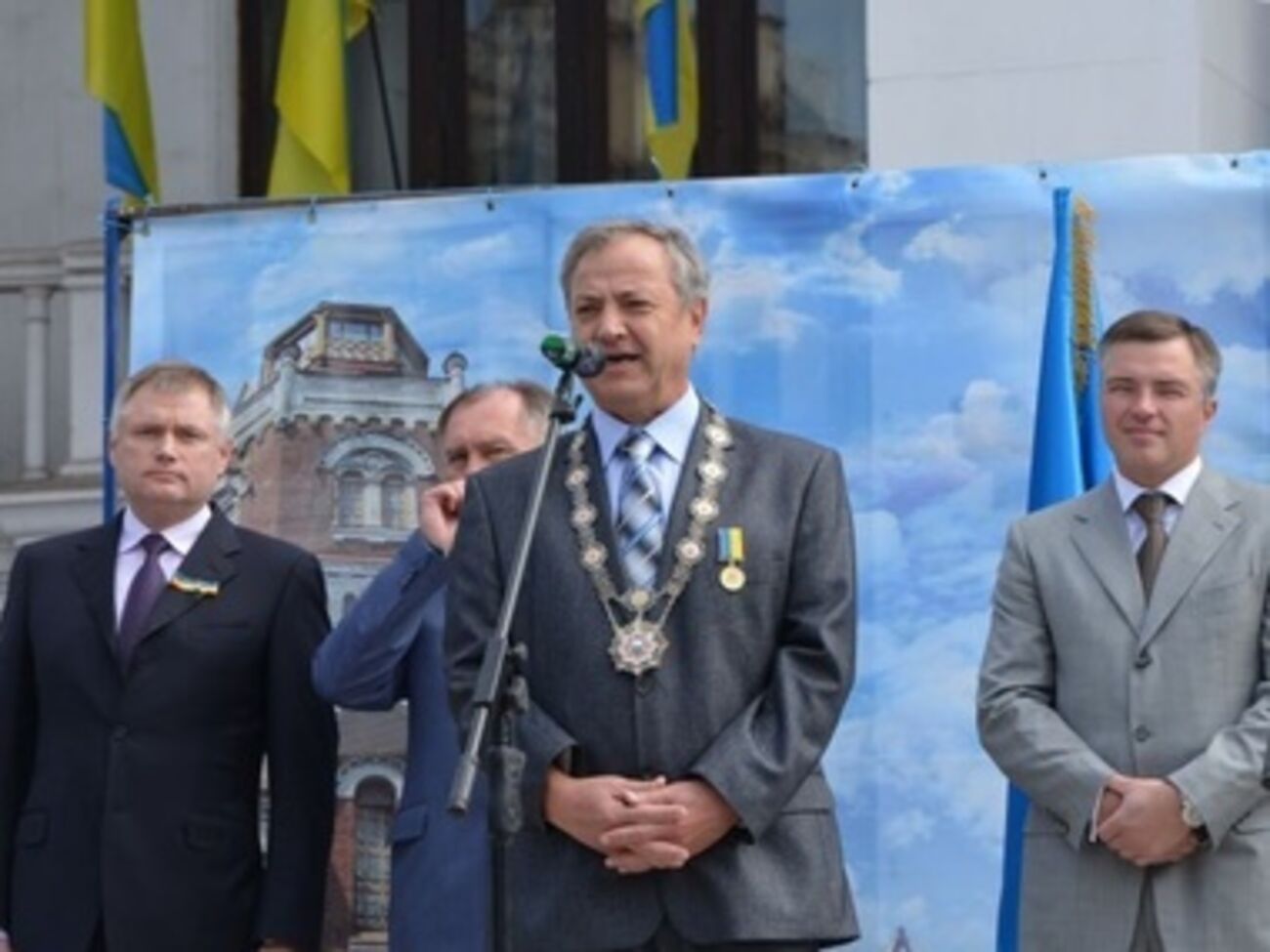 Мэр Хотлубей: Мы все объединились, чтобы не допустить агрессора в Мариуполь