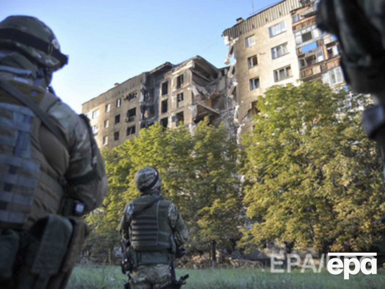 Красный Крест поможет восстановить крыши и окна в домах в Луганске