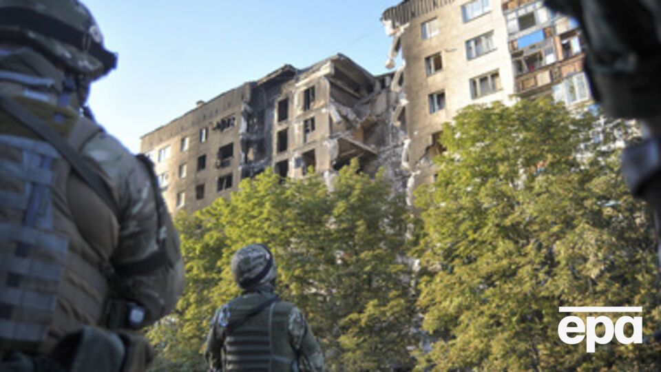 Красный Крест поможет восстановить крыши и окна в домах в Луганске