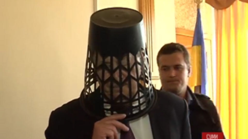 Глава Сумской ОГА сопротивлялся давлению активистов