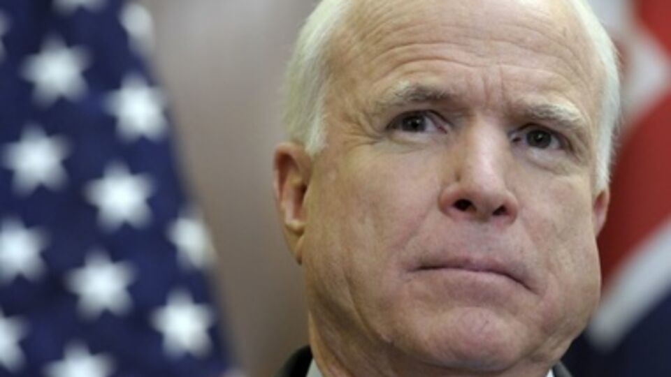 Маккейн: Позор нам, если мы не можем воплотить в жизнь эти принципы и обеспечить Украине помощь, которую она требует