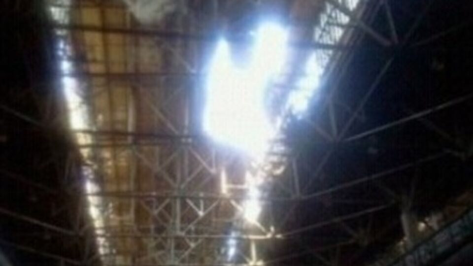 Снаряд пробил крышу кузнечного цех ММК им. Ильича