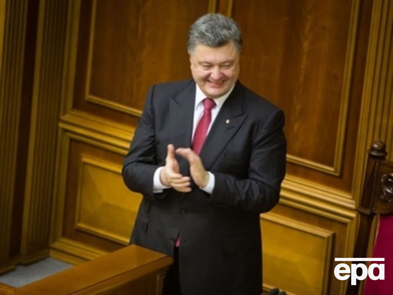 Сегодня украинские каналы будут транслировать интервью Порошенко