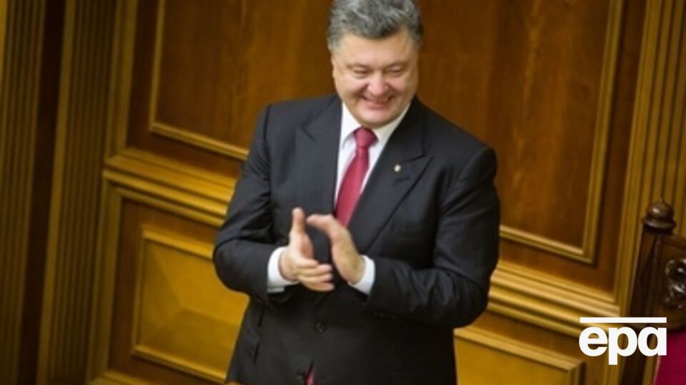 Сегодня украинские каналы будут транслировать интервью Порошенко