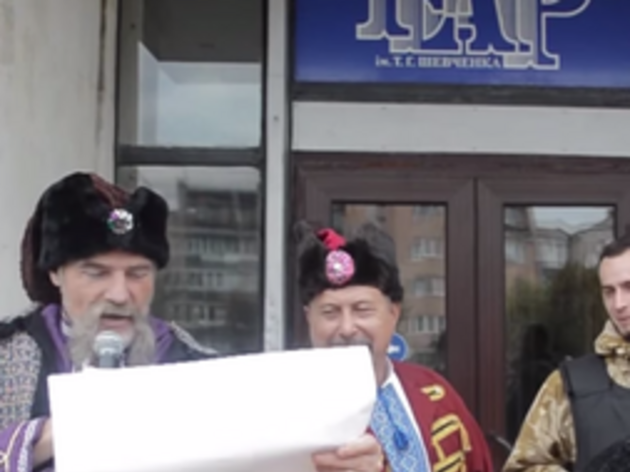 "Не будеш ти, сучий сину, проклятий Каїне, українців під собою мати". Черкасские казаки написали письмо Путину. Видео