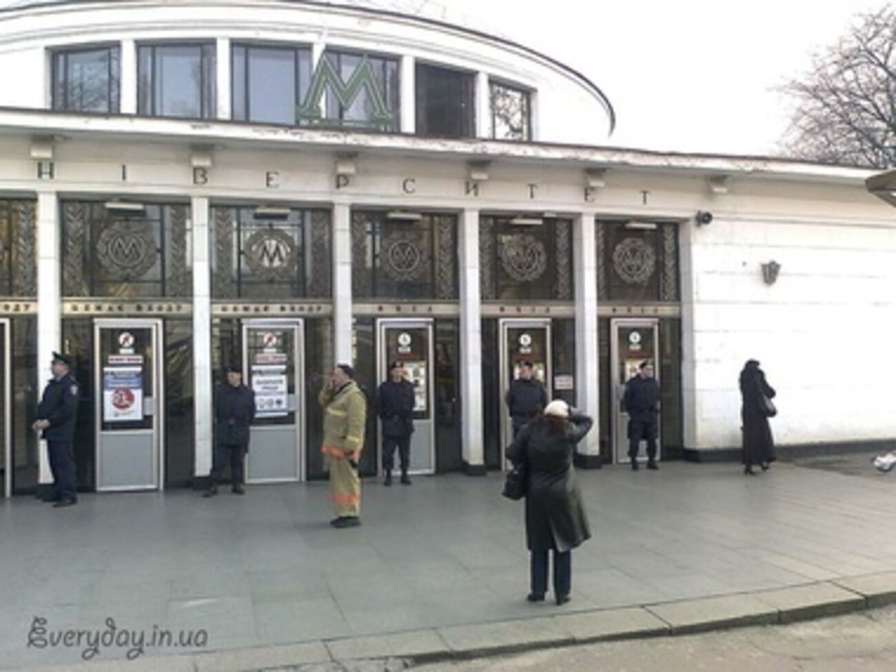 Пассажиры уже могут пользоваться станцией метро "Университет"