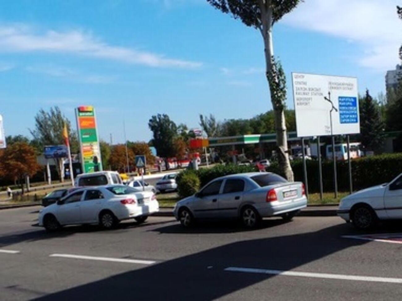 Очередь на заправке в Донецке