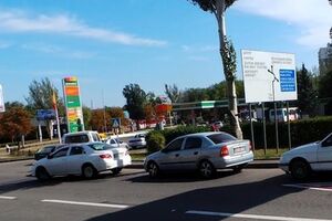 Очередь на заправке в Донецке