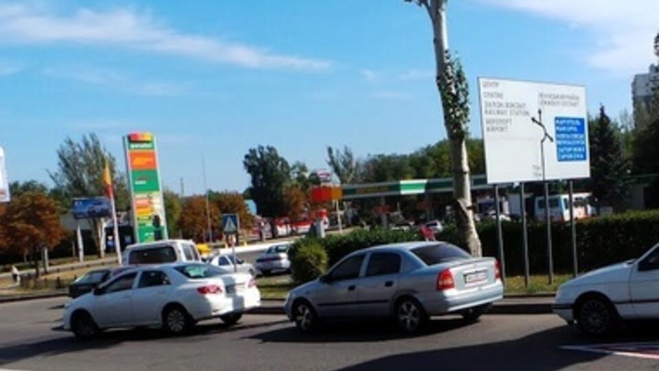 Очередь на заправке в Донецке