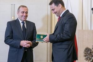 Сикорский передал пост главы МИД Польши Схетине