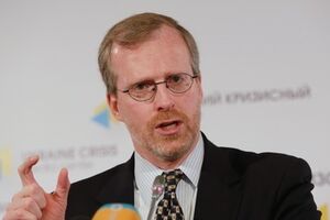 Крамер раскритиковал отказ поставлять Украине оружие