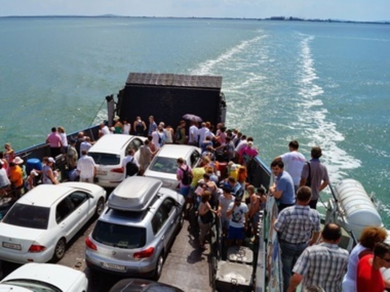 На переправе сохраняется очередь