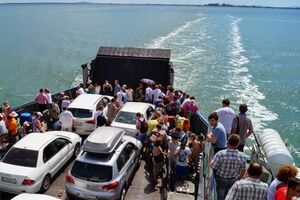 На переправе сохраняется очередь