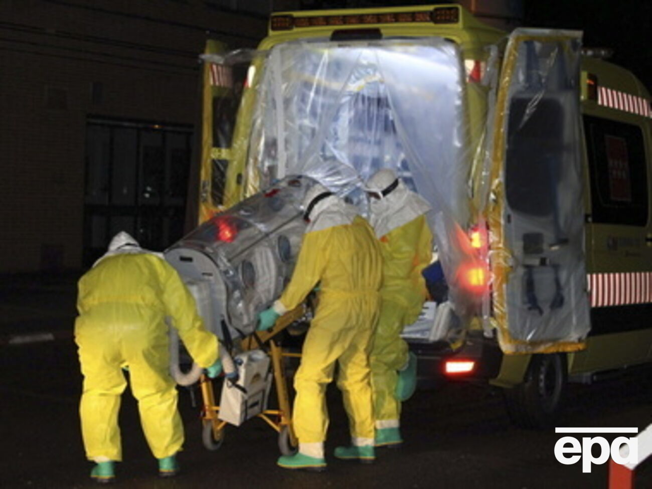 Число жертв лихорадки Эбола растет