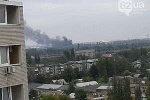 Особенно громкие взрывы раздаются в районе аэропорта