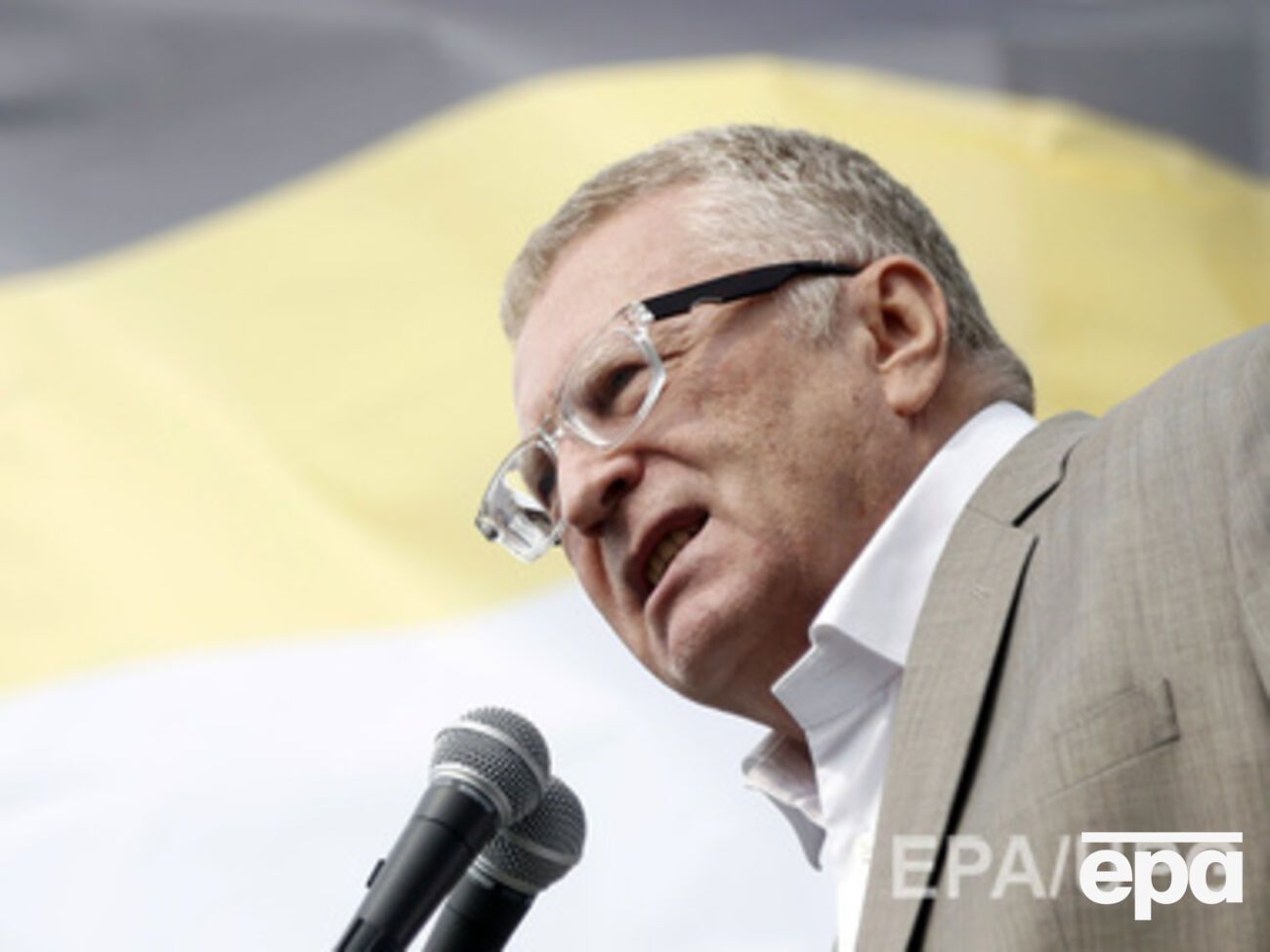 Жириновский считает демократию "тесной для русского организма"