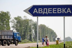 Местные жители также видели БТР с украинскими военными, один из которых был ранен