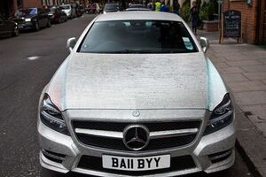 Красиво жить не запретишь. Автомобиль в камнях Swarovski