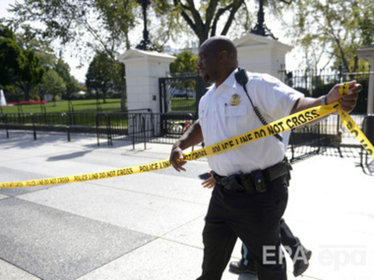 Вокруг Белого дома в США установили полутораметровый забор