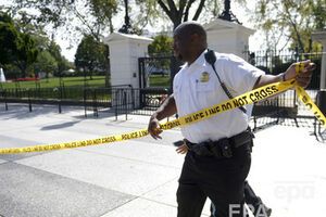 Вокруг Белого дома в США установили полутораметровый забор