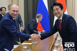 Президент РФ Владимир Путин и премьер-министр Японии Синдзо Абэ на встрече в Сочи