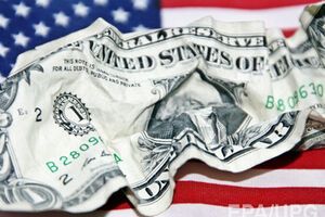 Доллар опустили к установленному правительством уровню