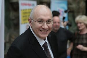 Матвей Ганапольский: Заметим, что это очень красивая история. Такая же красивая, как Катынь, где поляков убило НКВД, но повесили на немцев