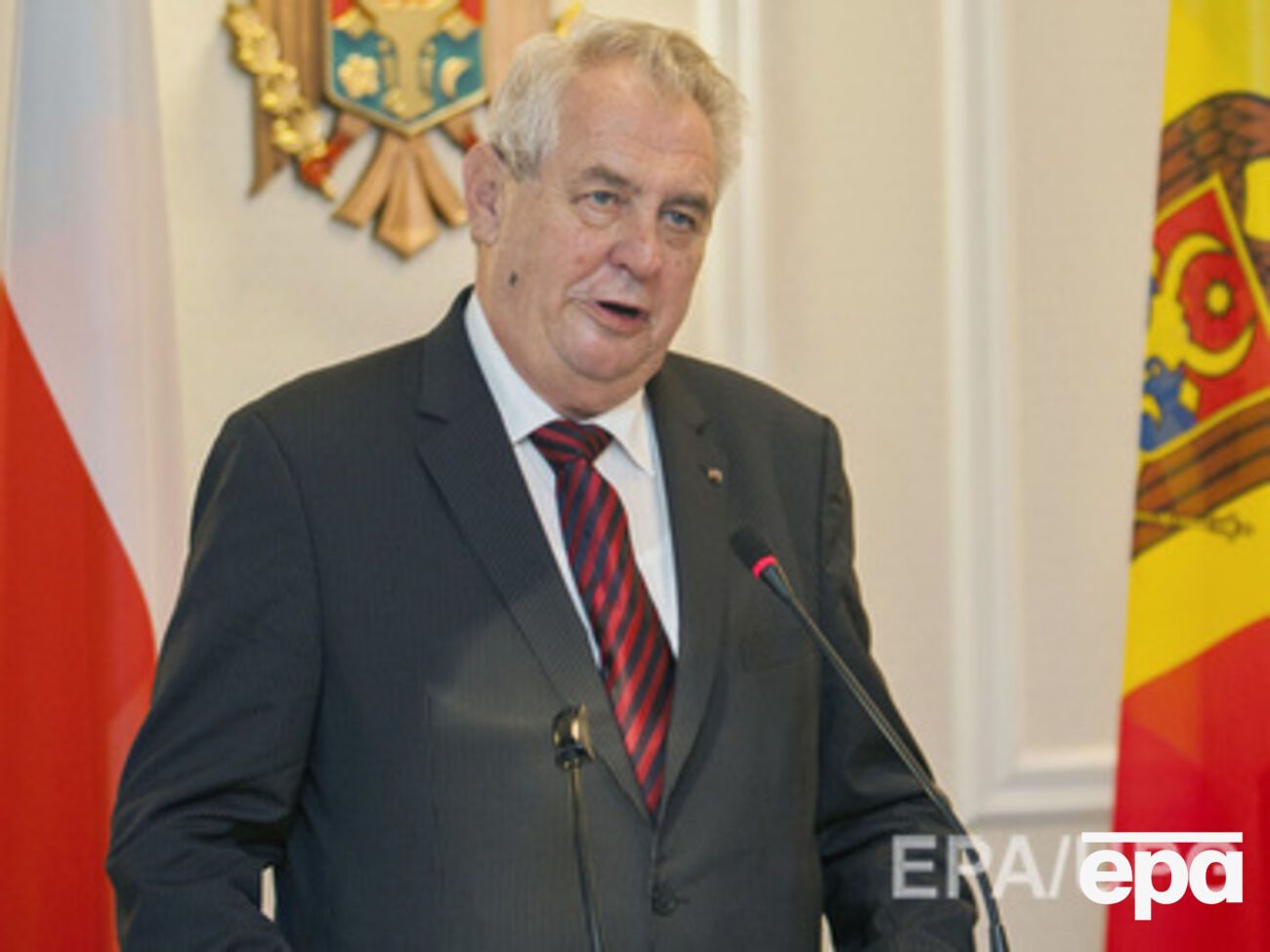 Земан получил конверт с белым порошком