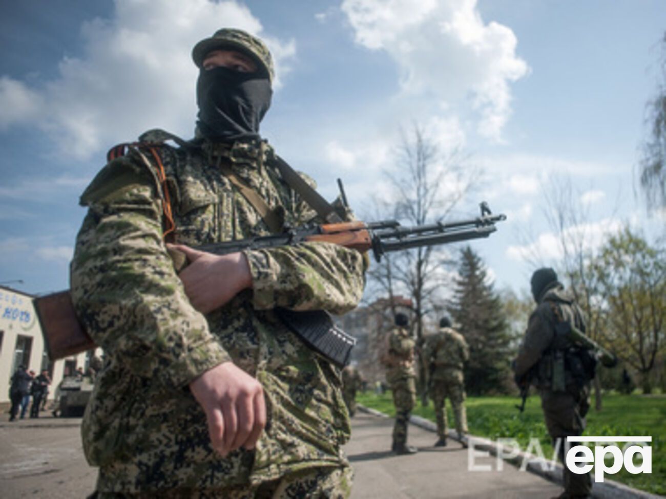 Боевики в последнюю очередь обменивают пленных офицеров