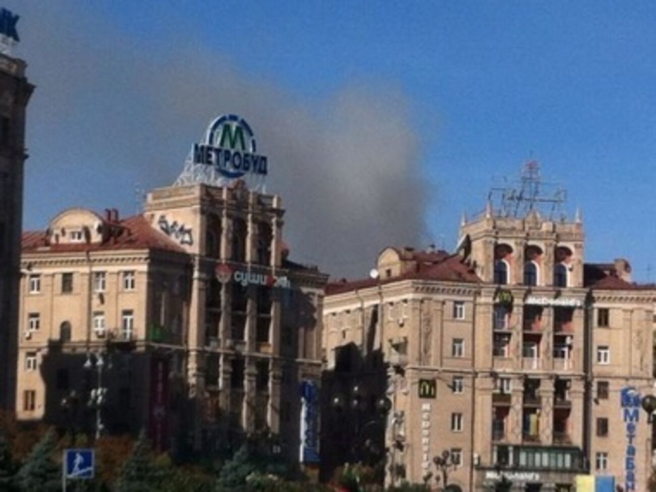 Дым от пожара виден с Майдана Незалежности
