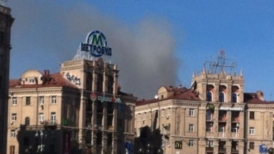 Дым от пожара виден с Майдана Незалежности