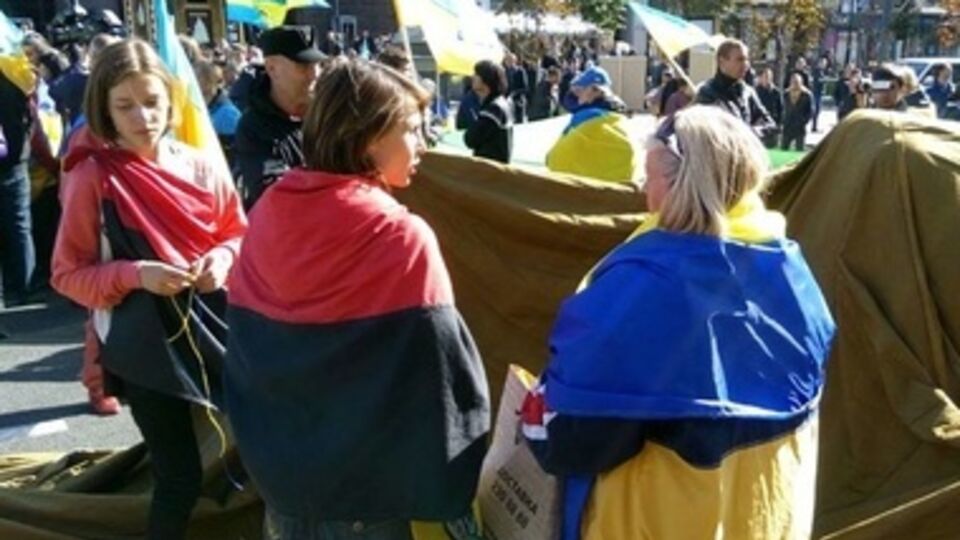 Новые "титушки" не дали установить палатки