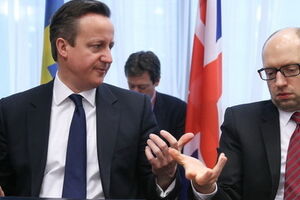 Яценюк и Кэмерон обсудили прекращение российской агрессии всеми возможными средствами