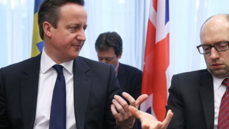 Яценюк и Кэмерон обсудили прекращение российской агрессии всеми возможными средствами