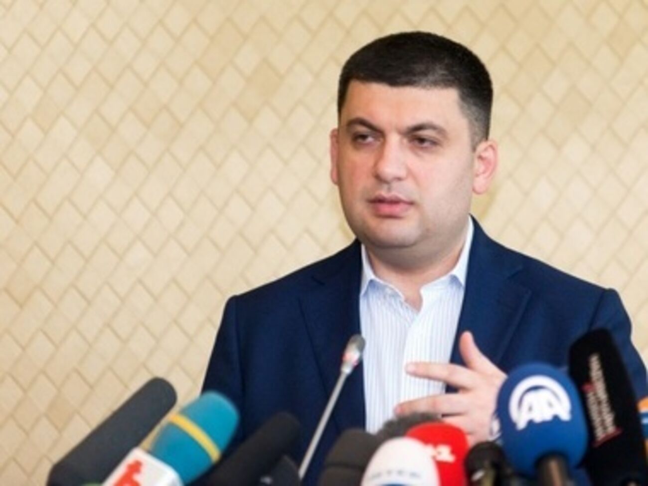 Гройсман заявил, что Украине не хватает 40% от потребностей газа