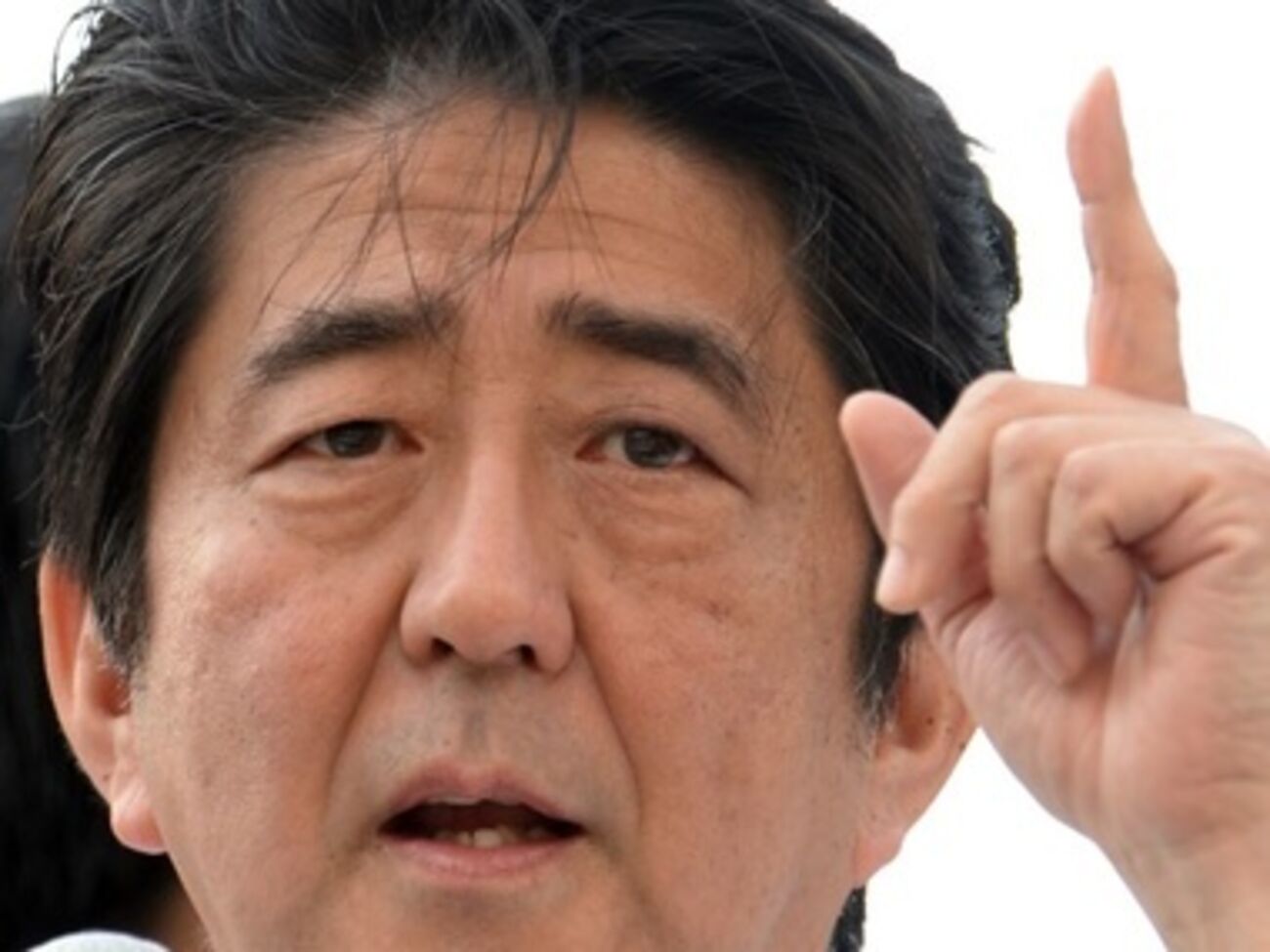 Абэ: Мы также готовимся оказать дополнительную поддержку в восстановлении восточной части Украины