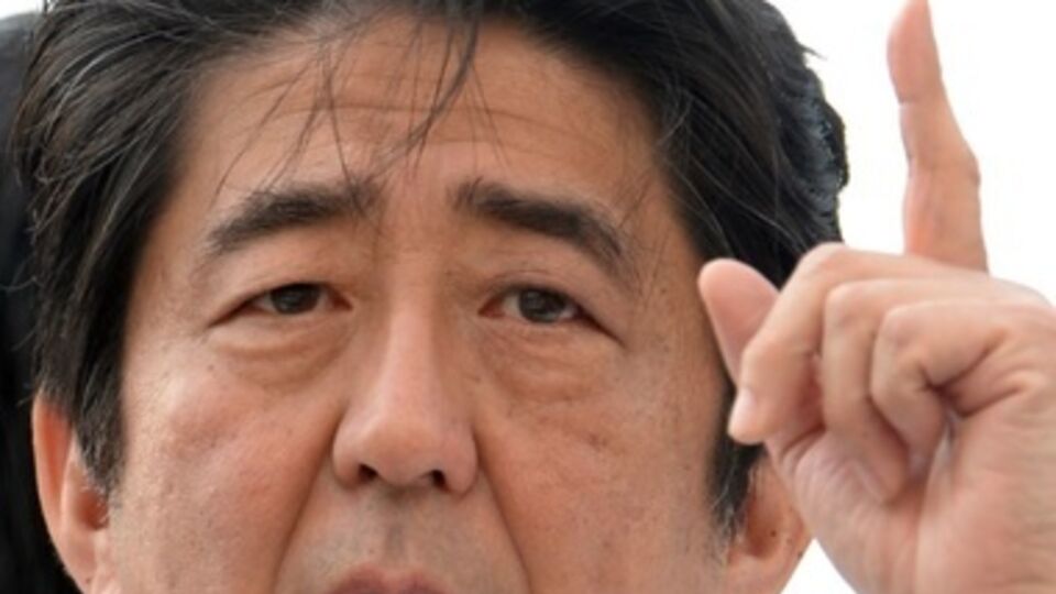 Абэ: Мы также готовимся оказать дополнительную поддержку в восстановлении восточной части Украины