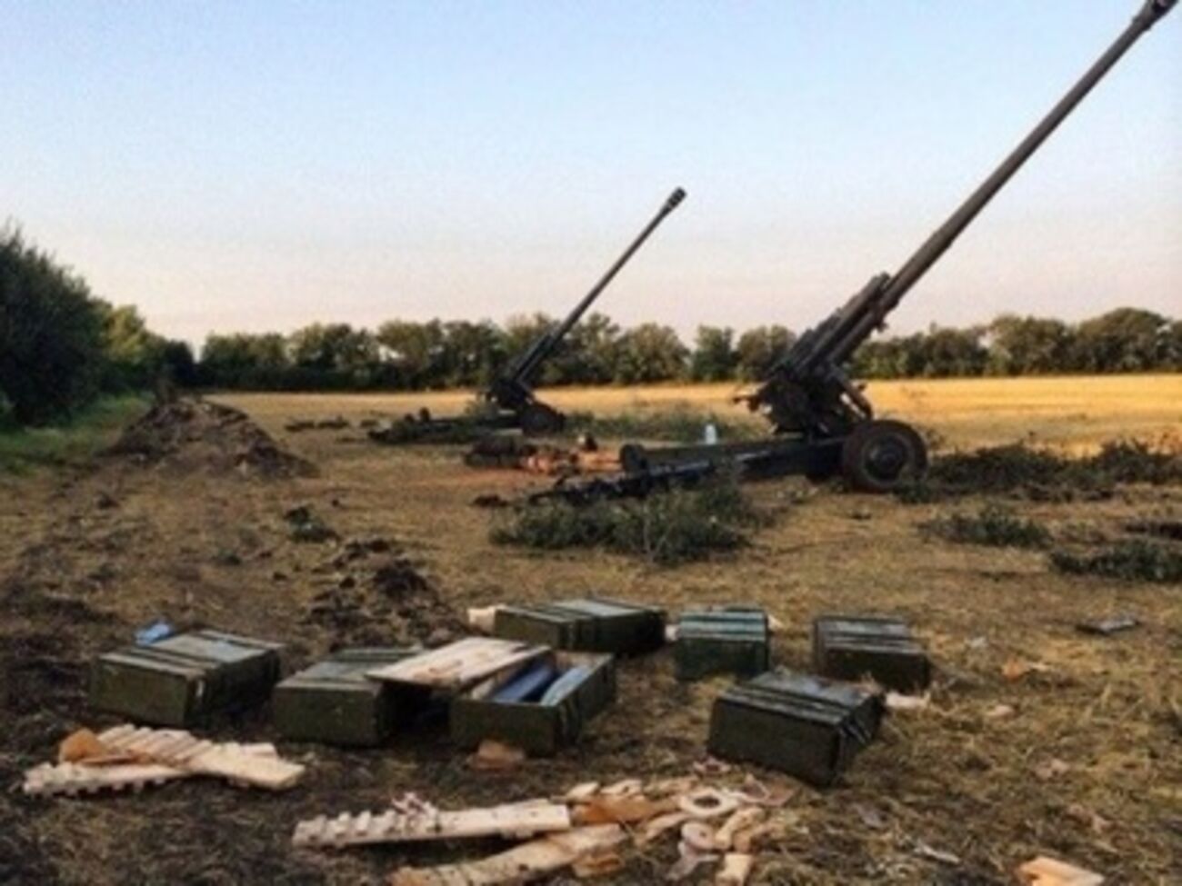 Террористы напали на блокпосты на севере города и со стороны поселка Коминтерново