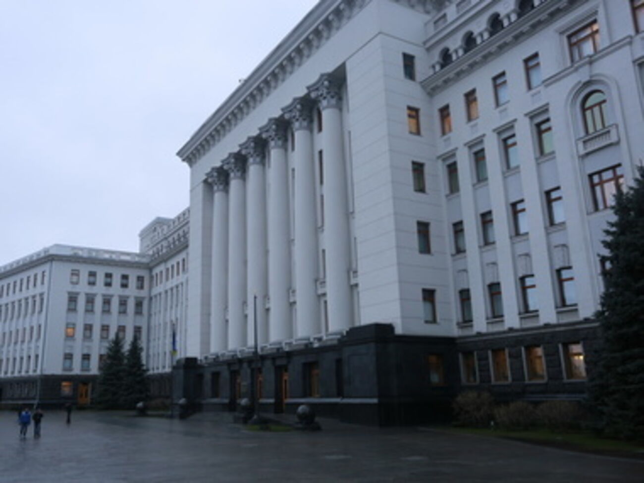 Штаб волонтеров работает при Администрации президента