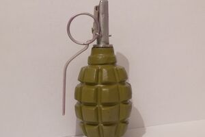 В автомобиле были гранаты и штык-нож