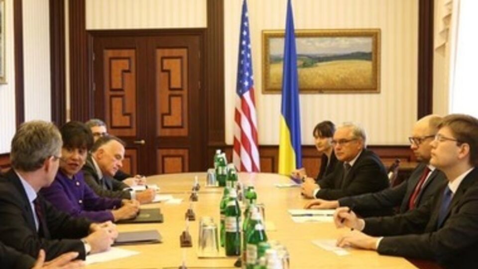 Арсений Яценюк на встрече с Пенни Притцкер: Непросто приглашать инвесторов в страну, в которой находятся российские танки