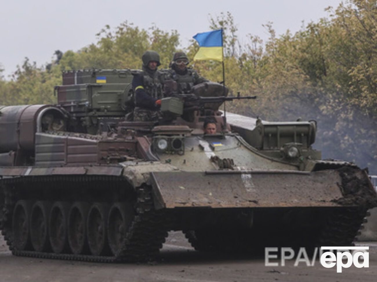 Украина пока не будет выводить тяжелую технику из зоны АТО