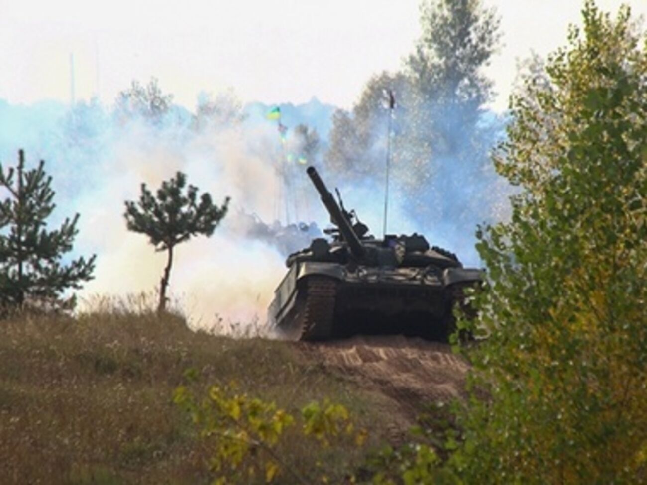 Бойцы отрабатывали навыки вождения и осуществляли боевые стрельбы